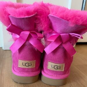 UGG Bailey Bow II Short Women’s Boot Hot Pink Shearling Excellent Condition Sz 7